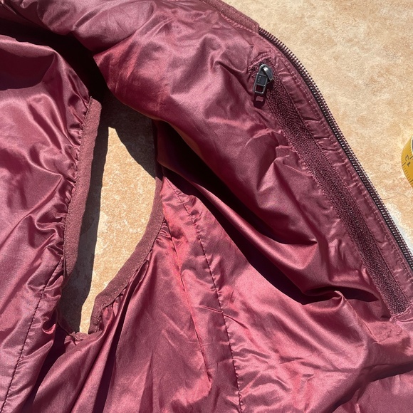 EUC Patagonia women’s Nano Puff Insulated Vest (Small/Burgundy Maroon) - Picture 8 of 11